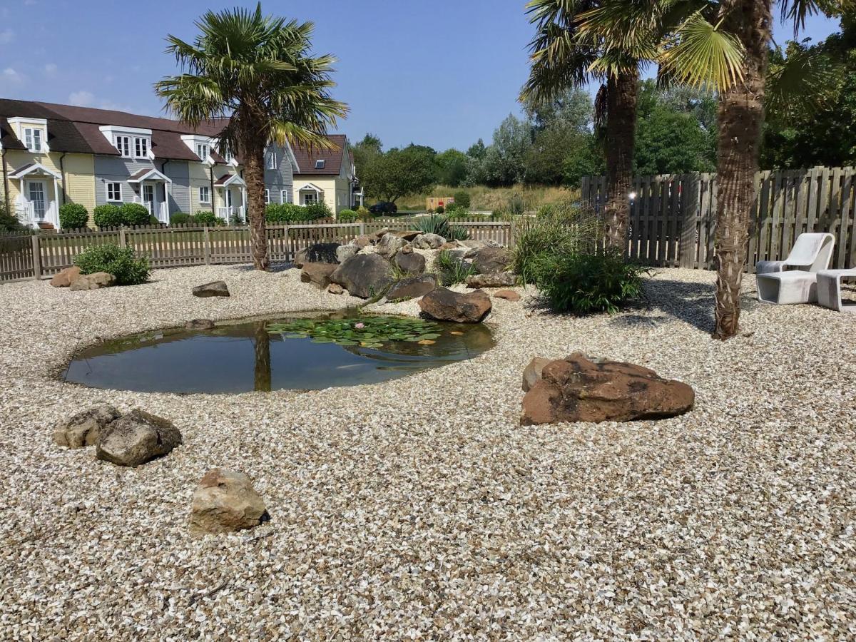 'That One' Our Cotswold Lakeside Lodge Cirencester Exterior photo